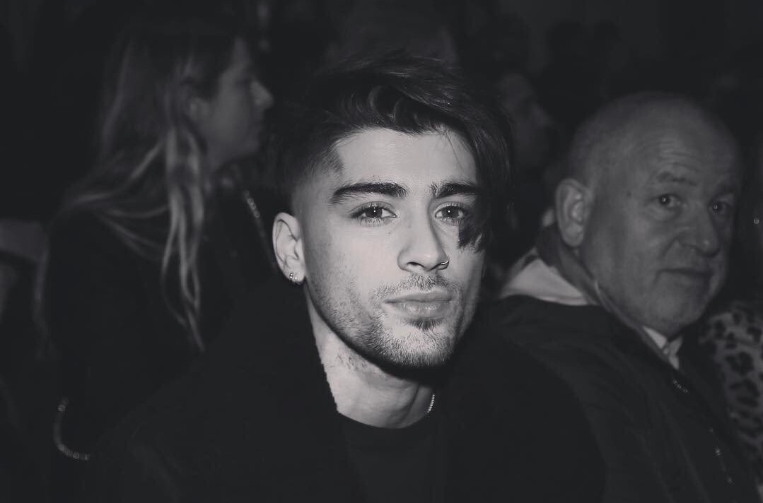 GAYA RAMBUT  BARU ZAYN  MALIK  BIKIN NETIZEN BERTELAGAH 