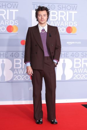 Harry Styles memilih persalinan Gucci sewaktu ke BRIT Awards 2020.